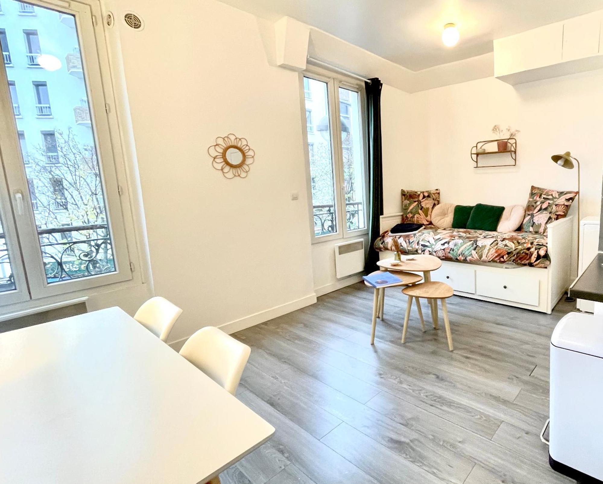 Charming Bright Sunny Studio Near Canal St Martin Paris Exterior photo